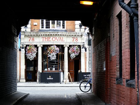 photo of the Oval pub on Middle Abbey Street in Dublin, Ireland